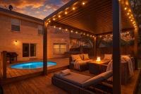 Stone oak retreat Hot Tub & Plunge Pool - B&B San Antonio