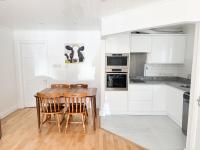 Ground floor 2BR parking x 2 train and bus 5 min - B&B Galway