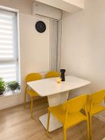 Yellow Apartment - Chambres d'hôtes Floreşti