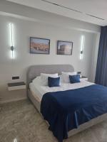Luxury Modern Apt with City View & King Bed - Ferienwohnung Jerewan