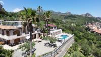 LUXURY VILLA Vittorianna Etna- Taormina & Seaview with Pool - B&B Giardini-Naxos
