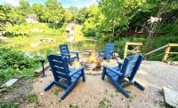Hot Tub, Fire pit & Pet-friendly Riverside Retreat - B&B New Braunfels