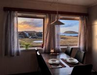 Entire apartment with the view of Hornøya - Chambres d'hôtes Vardø