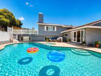 Huge House with Pool! Sleeps 16 - BBQ - Shuffleboard - Bed and Breakfast San Diego