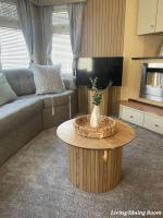 Meadow Lakes 64, 2 double Bedrooms, TVs in each room, pet friendly , WiFi & bed linen - Golden Palm Resort - Meadow Lakes Caravan & Lodge Hire - Chambres d'hôtes Chapel Saint Leonards