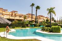 Townhouse with ocean views, BBQ, elevator, padel and pool - COSTA GALERA PARK 25 - Bed and Breakfast Estepona