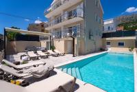 Seaview Villa Diamond, 7-bedroom villa Just 500 Meters from the Beach - B&B Dugi Rat