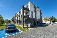 Family Apartment with Balcony, Air Conditioning and Parking by Renters Prestige - Chambres d'hôtes Wrocław