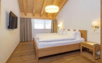 Zmuttgrat - Four-Bedroom Apartment