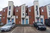 2-Bed Duplex Apartment | Sleeps 6 | Ideal for Contractors, NHS & Tourism Guests - B&B Telford