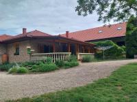 Mangó Vendégház - B&B Balatonszárszó