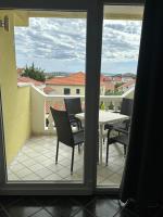 Apartamento de 2 dormitorios con balcón