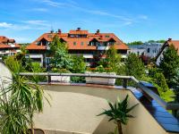 Dwupoziomowy apartament z garażem i ochroną, obok przystanku, zielony i spokojny dla rodzin - Chambres d'hôtes Wysoka