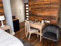 Large King or Twin Suite with Island & Sea View