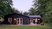 Bright Holiday Home In Green Surroundings - B&B Vejby