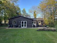 Bright Holiday Home In Green Surroundings - B&B Vejby