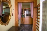 Charming Sunlit Apartment with Garden Views - Ferienwohnung Athen