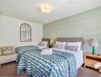 Large Double Room (2-4 Adults)