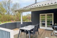 Lovely Holiday Home In Pøt Strandby - Chambres d'hôtes Sønderby