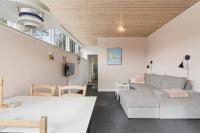 Close To The Sea Bright Apartment In Arnager - B&B Rønne