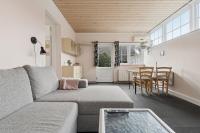 Close To The Sea Bright Apartment In Arnager - B&B Rønne