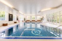 Luxury 5BR Home Pool, Gym, Concierge & Parking - Ferienwohnung London
