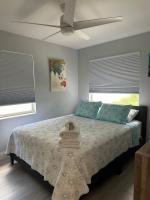 Pool house a mile from the beach - Bed and Breakfast Bonita Springs