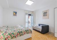 The BrightSide Pisa, Family & Friends Flat with 2 Bathrooms, Balconies & Moto Garage - Chambres d'hôtes Pise