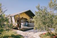 Adriatic Heritage Glamping No2 with Jacuzzi - B&B Donje Selo na Šolti