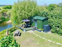 Salthaven Shepherds Hut - B&B Pevensey