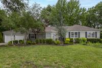 Spacious Overland Park Home Walk to Dining 20 Min to Stadium - Bed and Breakfast Overland Park