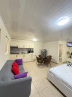 Puerta del Sol#2-Studio near airport sleeps 4 - B&B Oranjestad