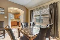 Fenced Yard & Patio! Family Escape in DFW Suburbs - Chambres d'hôtes Fort Worth