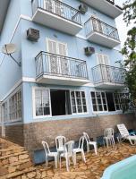 "Cantinho das serestas" em flats com piscina, sem café - B&B Conservatória
