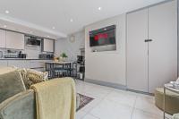 Stylish 3 Bed Town House in Holland Park - Central London - Free WiFI - Chambres d'hôtes Londres