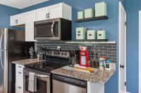Chic Home with Huge Grassy Yard 7 mins to Arrowhead Stadium - B&B Independence