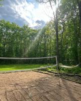 Private vollyball court five acre home with AC in Catskills - B&B Narrowsburg