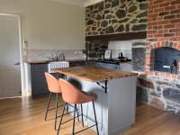 Cosy 2 bedroom cottage with farmland views 15 mins from Ballarat - B&B Ross Creek