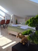 APARTAMENT typu DELUXE na poddaszu z 1 lub 2 łóżkami PARKING - B&B Ciechanów