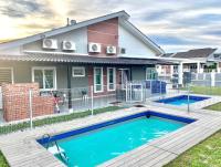 PD Swimming Pool 5 ROOM Homestay - B&B Port Dickson