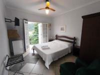 "Cantinho das serestas" em flats com piscina, sem café - B&B Conservatória