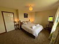 Farmhouse with stunning moorland views - B&B Bowes