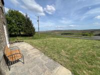 Farmhouse with stunning moorland views - B&B Bowes