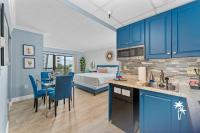 Couples Getaway King Balcony Condo Near Universal - Chambres d'hôtes Orlando