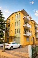 City Center Apartment with Free Parking 300Mbps Mountain View - Chambres d'hôtes Skopje