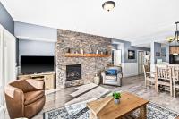 Whispering Pines Lake Views King Suite, 2 Queen Beds, Kitchen and Heated Pools - B&B Two Harbors
