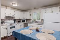 Creekside Two-Bedroom Apartment Near Airport - B&B Anchorage