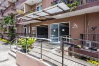 Airport Haven Condotel - near Mactan-Cebu Airport 13 mins ride, Self Check-In, Wifi, Netflix, pool and Balcony view - B&B Lapu-Lapu City