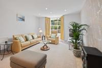 CENTRAL Spacious 2 double bedroomed apartment with its own private garden Princes street 10 minute walk - Chambres d'hôtes Édimbourg