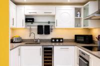 Landvue Stays, Modern, 2 bed apartment with free parking! - B&B Coventry